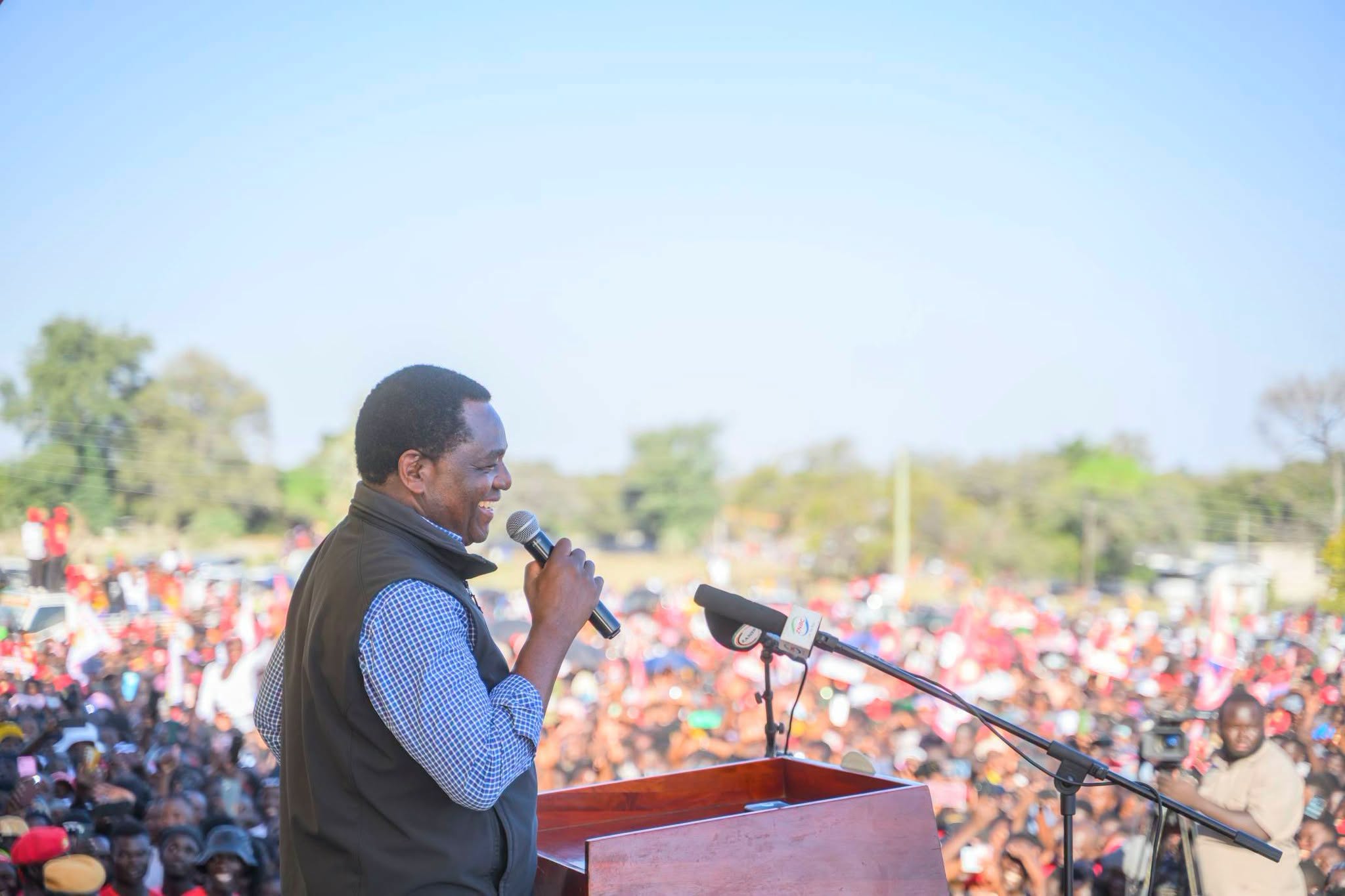 Zambia : President Hichilema Engages Sesheke Residents, Promises Road Rehabilitation